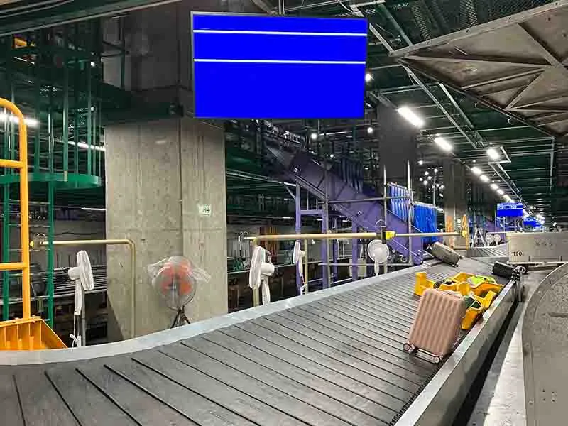 空港のバックヤードにある手荷物搬送設備